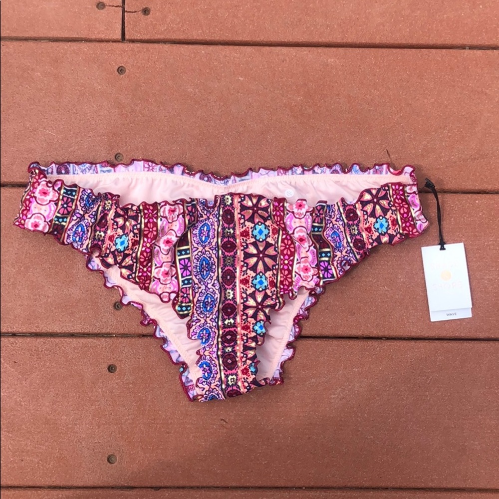 Ruffled cheeky bikini bottoms